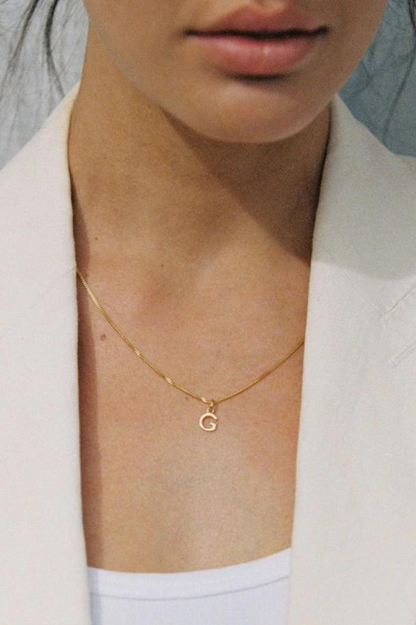 Kirstin Ash Bespoke Outline Initial and Chain - 18K Gold Vermeil
