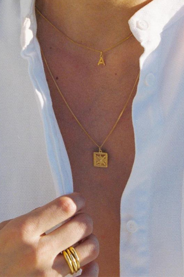 Kirstin Ash Bespoke Outline Initial and Chain - 18K Gold Vermeil