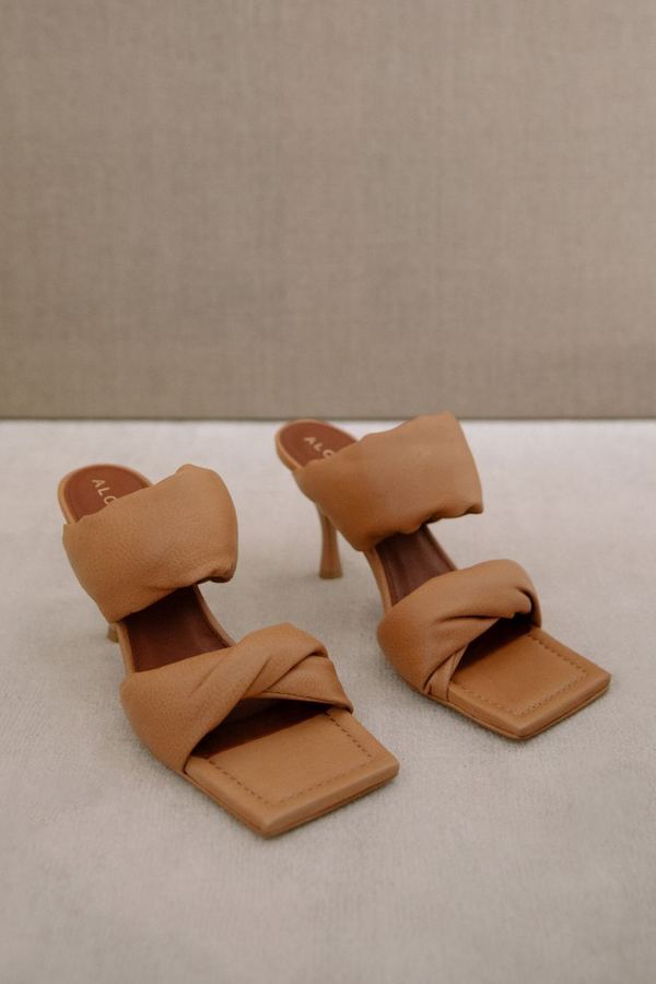 Alohas Twist Strap Sandal - Camel