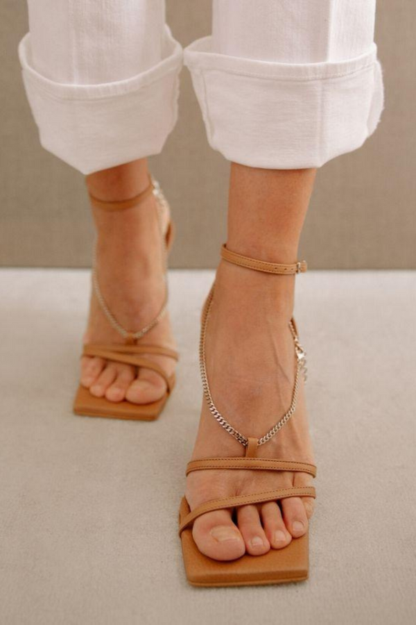 Alohas Straps Chain Heel - Camel