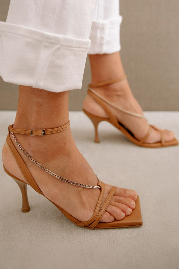 Alohas Straps Chain Heel - Camel